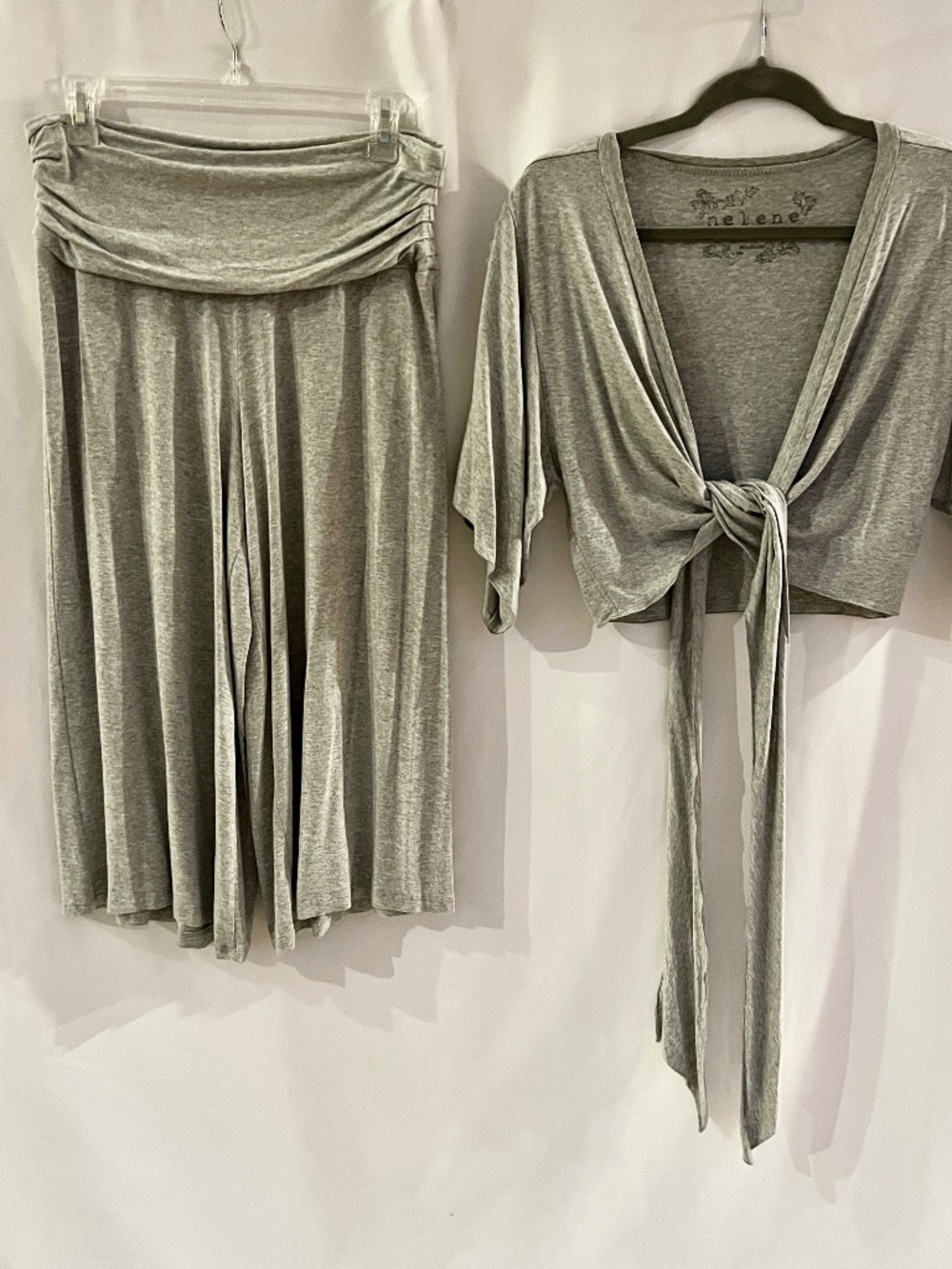 Vintage helene 2ps Wide Leg Capri and Tie Front Crop Top Rayon Gray Size Medium